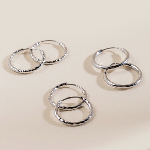 NEW Francesca’s Small Silver Reema Huggie Hoops Earring Set - Picture 1 of 2